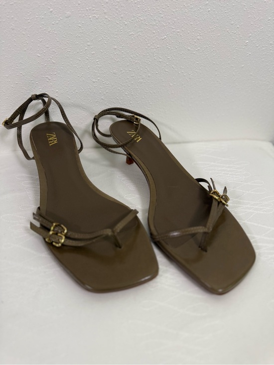 Zara Shoes - Zara Olive Strappy Kitten Heel Thong Sandals Made in Spain EU 38 NWOT